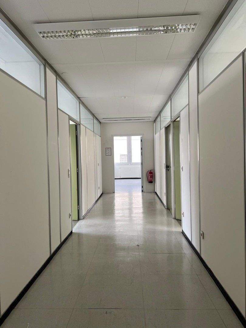 Geräumige Büro Praxisfläche im EG zimmer