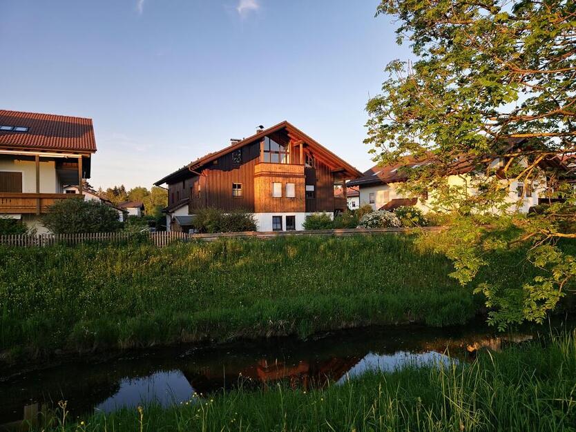 Charmante helle 3-Zi Dachgeschoßwohnung mit traumhaftem Bergblick am Chiemsee
