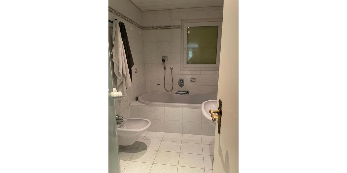 Einfamilienhaus Uhingen - 8 Zimmer, 200 m&sup2;, 1.850&euro; | Angebot:24753996