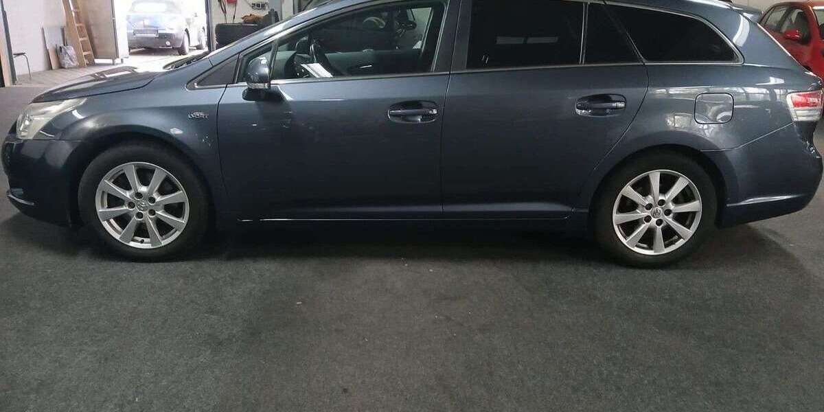 Toyota Avensis 175.200 km 6.900 &euro; Rüsselsheim 65428