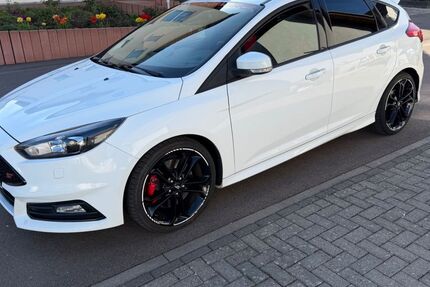 Ford Focus 108.122 km 14.450 &euro; Lebach 66822