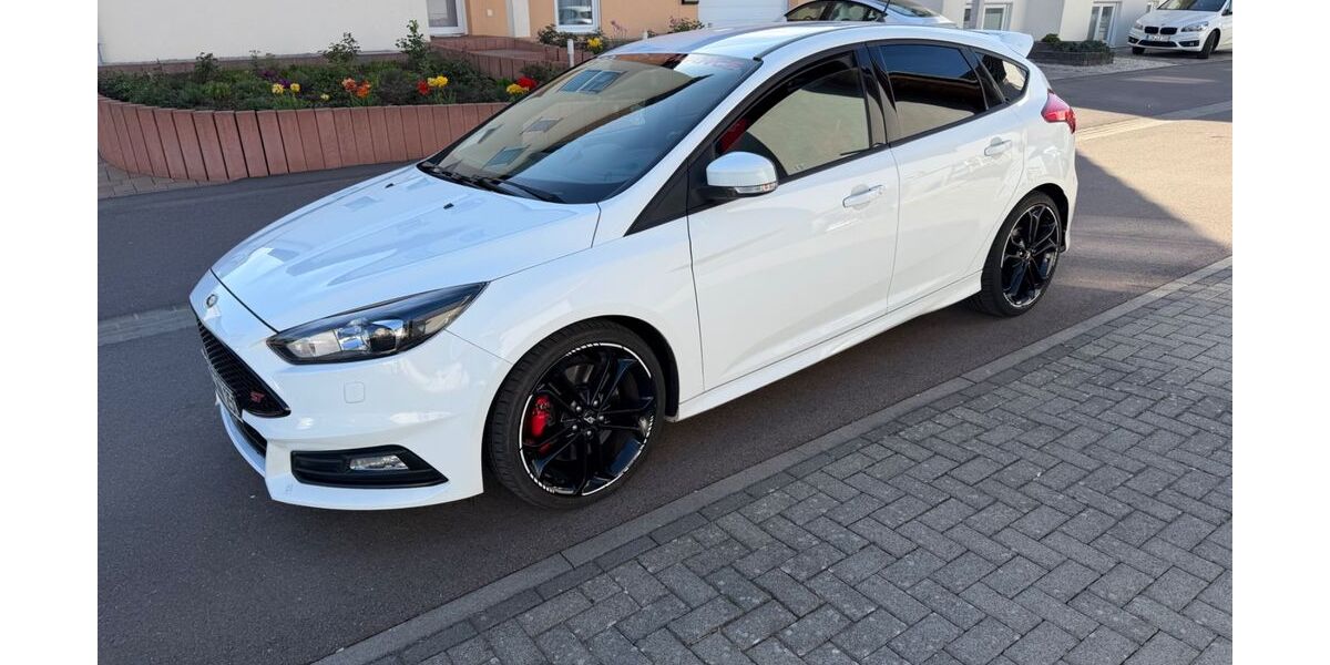 Ford Focus 108.122 km 14.450 &euro; Lebach 66822