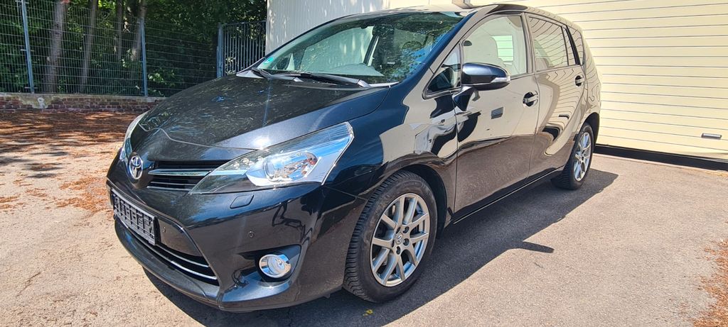Toyota Verso 180.000 km 8.900 &euro; Mönchengladbach 41238
