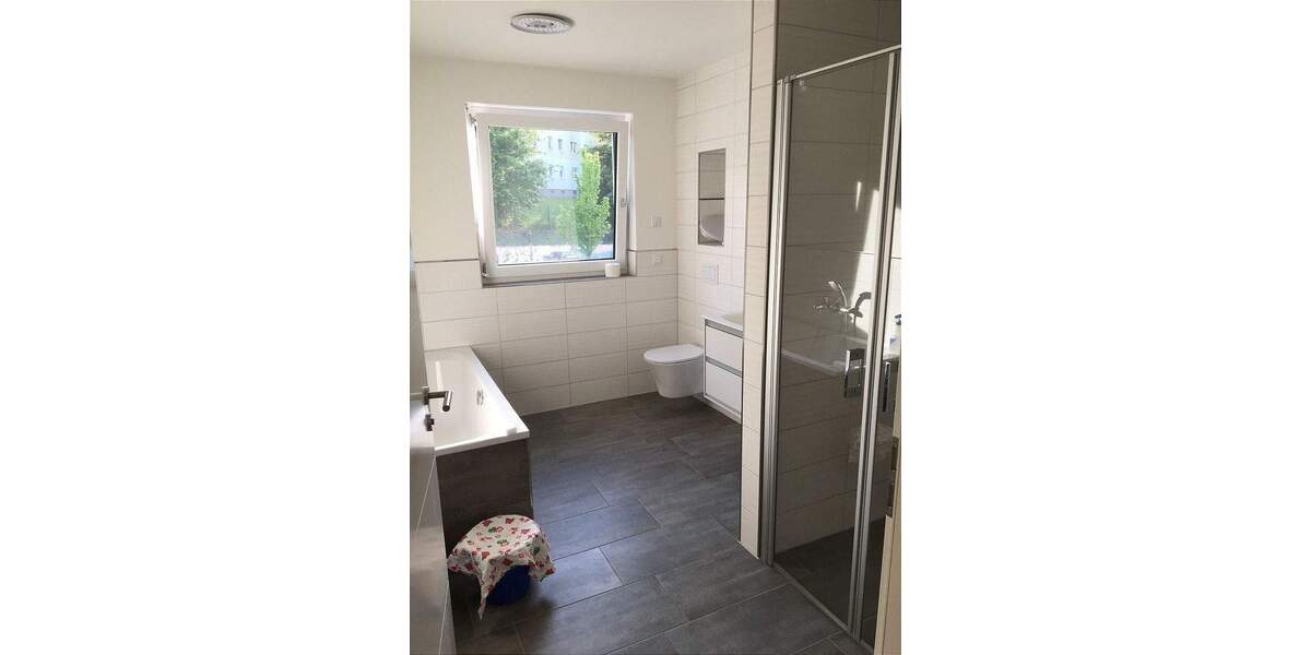 Etagenwohnung Erfurt Wiesenhügel - 3 Zimmer, 91 m&sup2;, 1.150&euro; | Angebot:26389061
