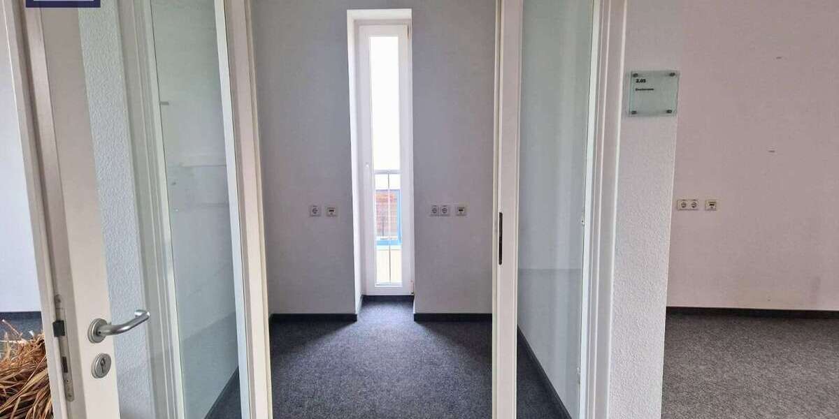 Firmenkomplex mit Garage und Einliegerwohnung 22 zimmer