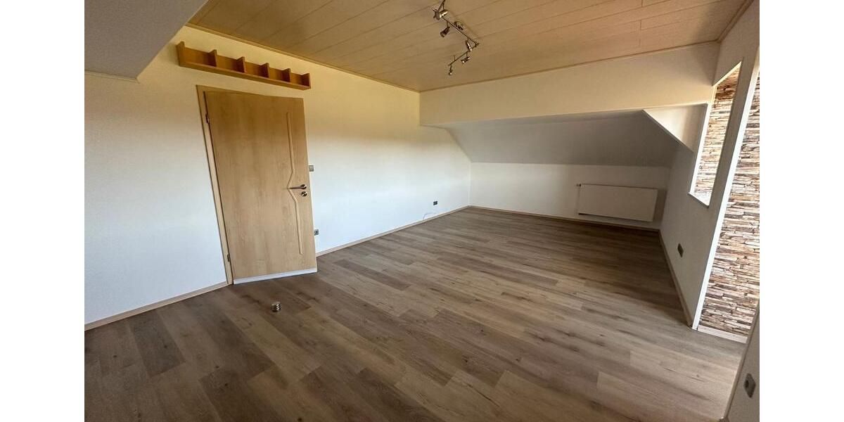 Dachgeschoßwohnung Rimbach - 3 Zimmer, 145 m&sup2;, 850&euro; | Angebot:26387100