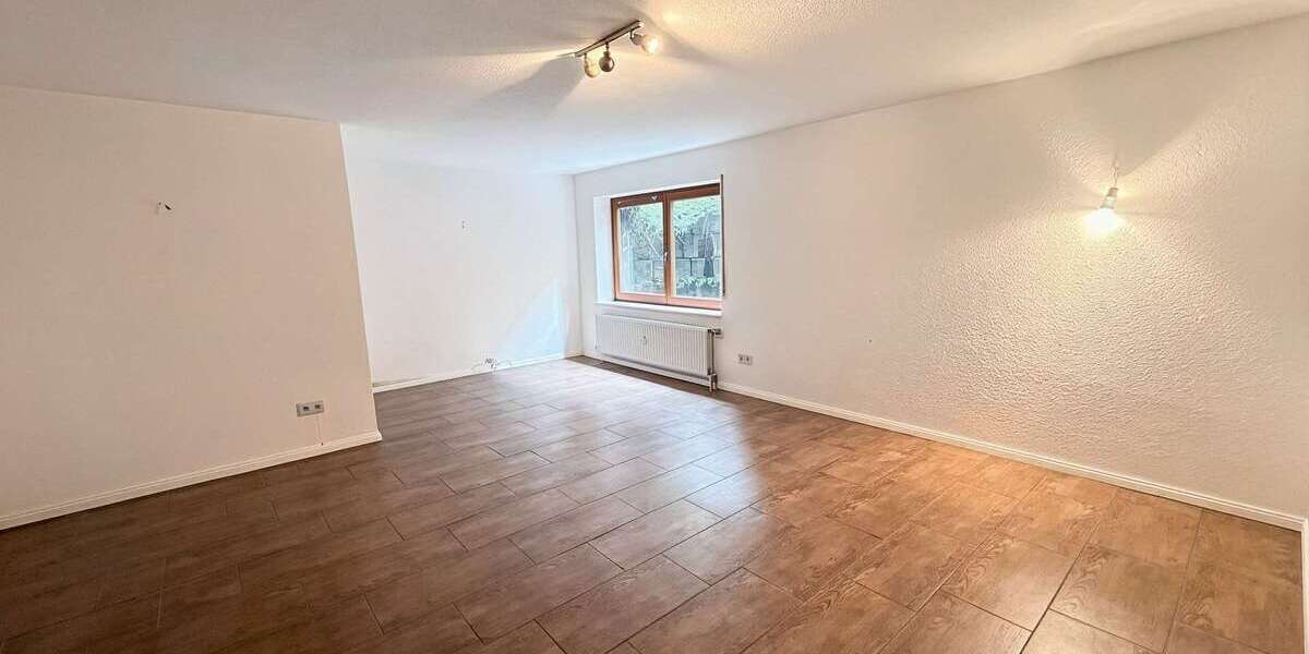Schöne Doppelhaushälfte in Wehrheim mit zwei Wohnungen, Garten & Garage - Doppelhaushälfte Wehrheim | Angebot:27271153
