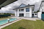 Modernes EFH mit Pool und Gartensauna
