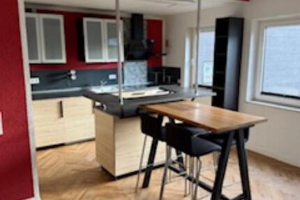 Helle 2-Zimmer-Wohnung mit Kamin,Terrasse & Stellplatz zimmer