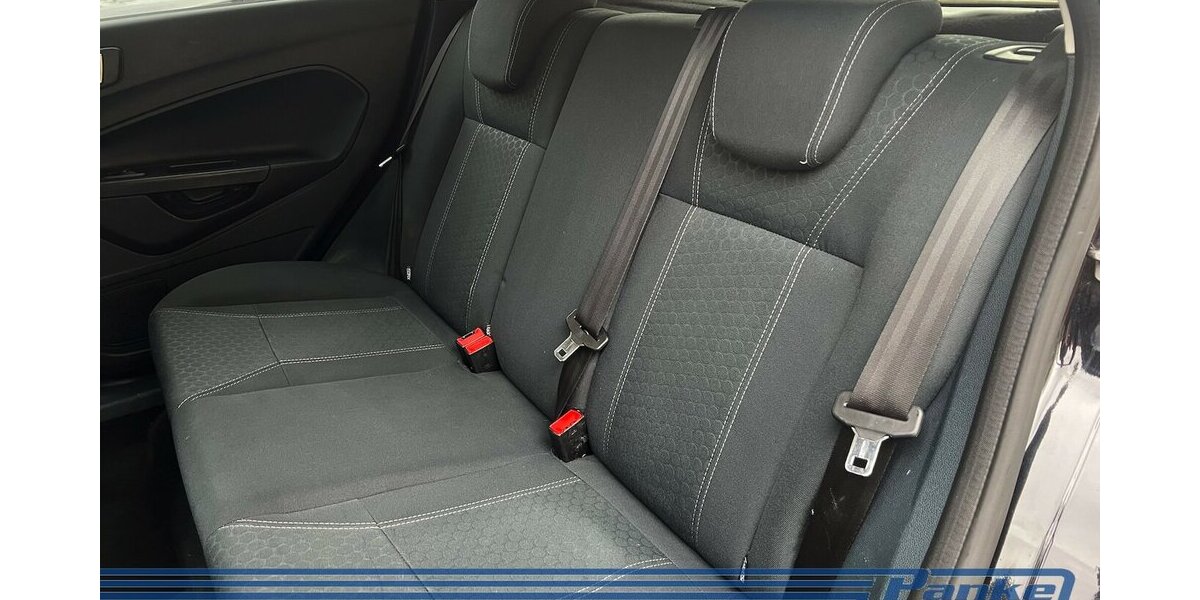 Ford Fiesta Titanium*Keyless*PDC*LED*Tel.*Chrom*GAS* 178.353 km 3.990 &euro; Berlin 13187