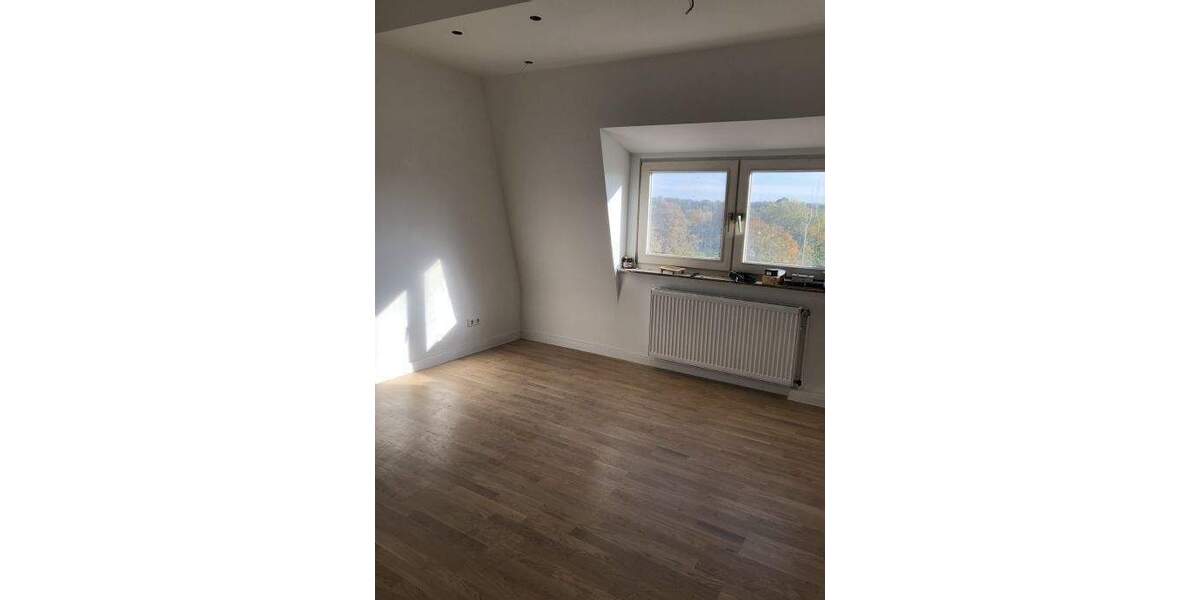 *Sanierte Wohnung in der List zentrumsnah mit guter Anbindung optional mit Dachboden 180 m2 mit zu vermieten * 1 zimmer