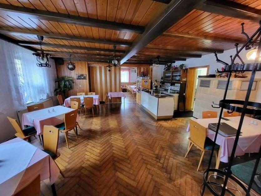 Renommierter Gasthof mit Saal, Wohnungen & 2.738 m² Grundstück