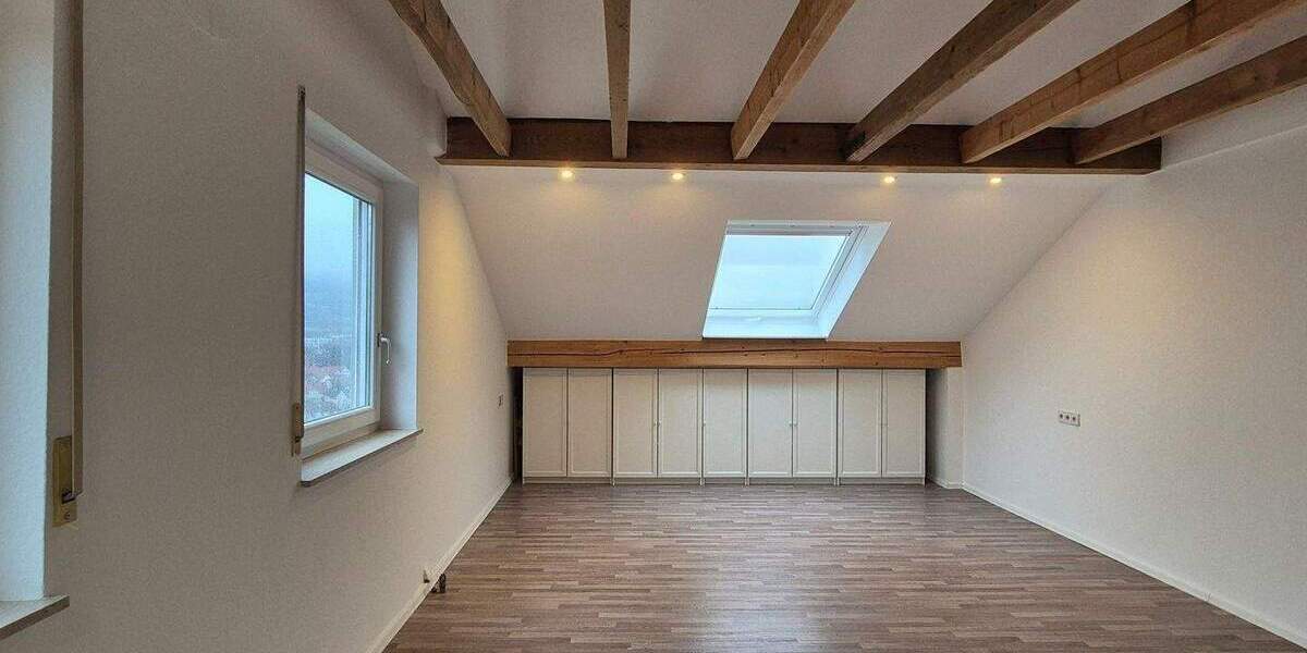 Etagenwohnung Pfullingen - 4 Zimmer, 99 m&sup2;, 1.100&euro; | Angebot:25778769
