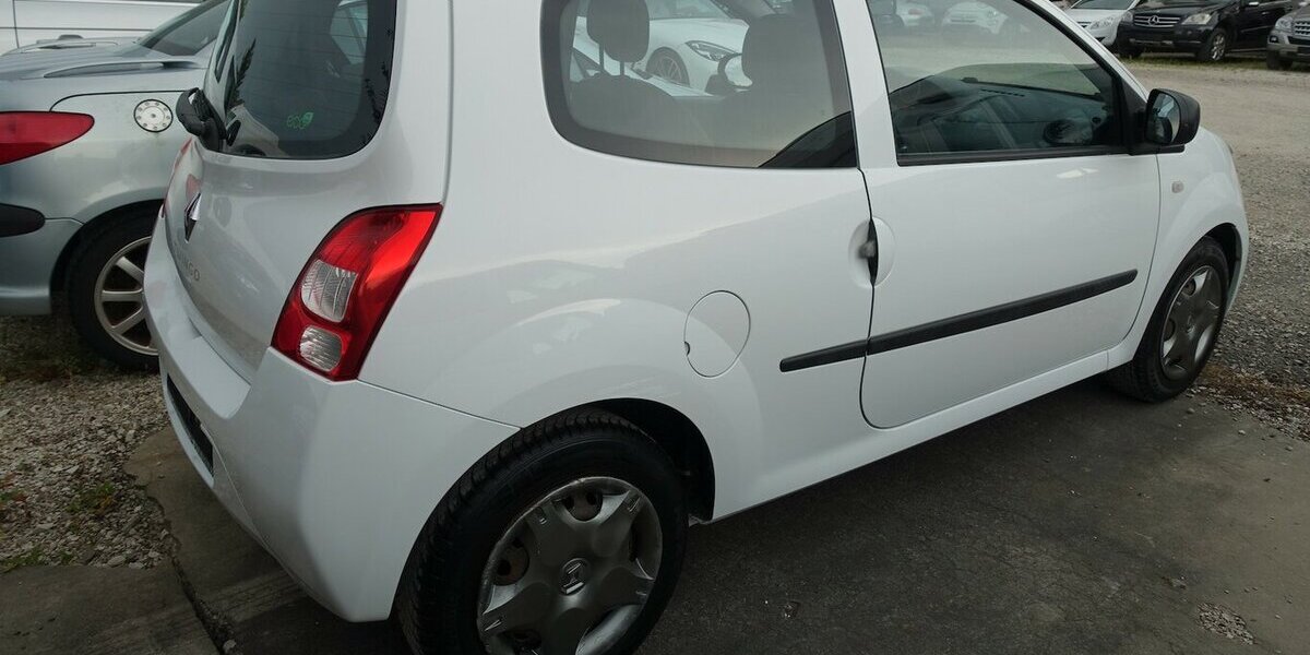 Renault Twingo Authentique §10/27 R/CD ZV-FB ABS 132.700 km 2.300 &euro; Neumarkt/OPf 92318