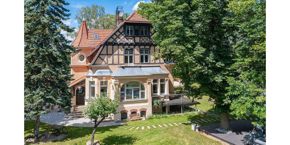 Haus zum Kaufen in Fürstenberg Havel 2.400.000 € 400 m² 10 zimmer