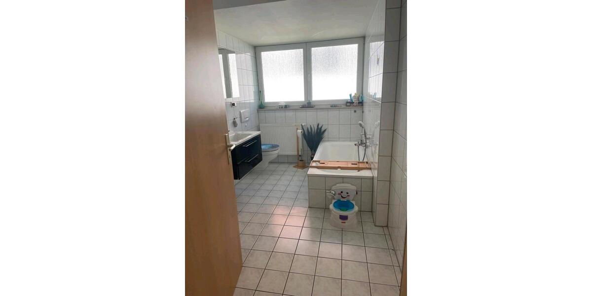 Dachgeschoßwohnung Eisfeld - 3 Zimmer, 69 m&sup2;, 550&euro; | Angebot:24654853