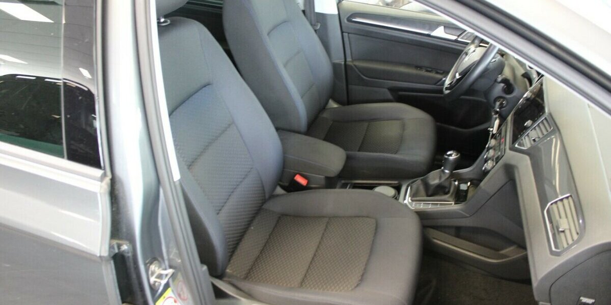 VW Golf Sportsvan 1.0 TSI OPF United 78.395 km 15.980 € Euskirchen 53881