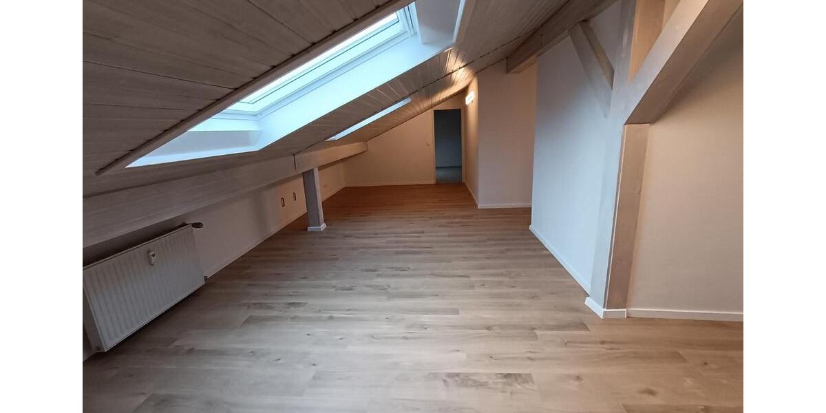 Dachgeschoßwohnung Waldkraiburg - 3 Zimmer, 74 m&sup2;, 740&euro; | Angebot:25568560