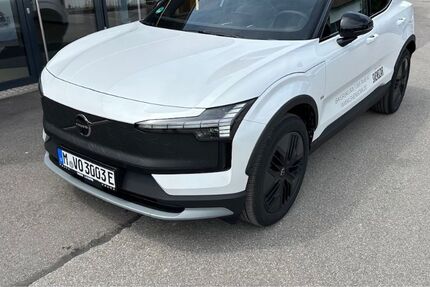 Volvo EX30 5.900 km 54.445 € Baierbrunn 82065