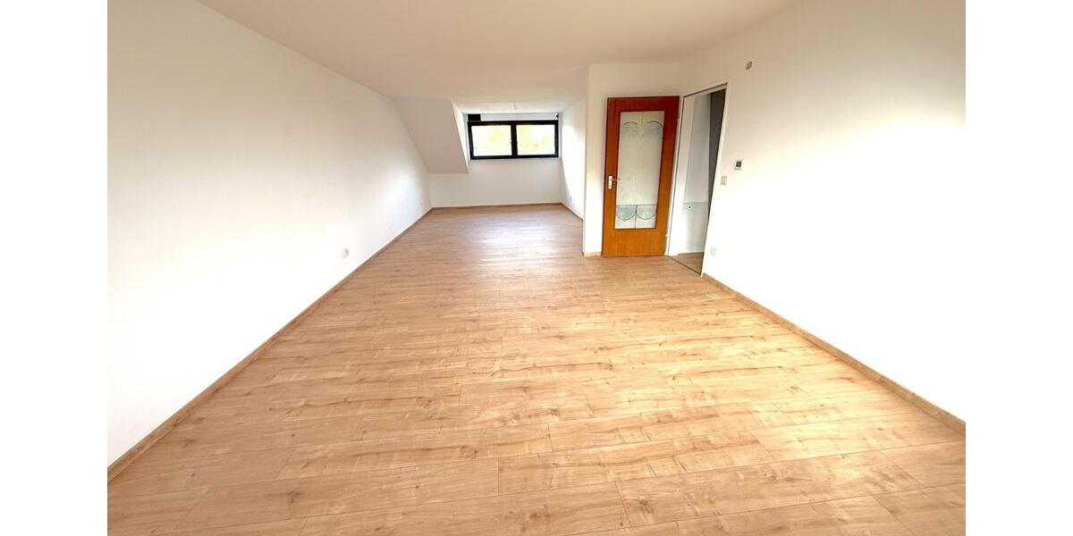 Dachgeschoßwohnung Düren Rölsdorf - 3 Zimmer, 85 m&sup2;, 900&euro; | Angebot:24626728