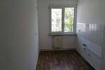 ZWEI MONATE MIETE FREI! Neu renovierte 3-Zimmer-WE mit Balkon in der 3. Etage, ruhige Grünlage!