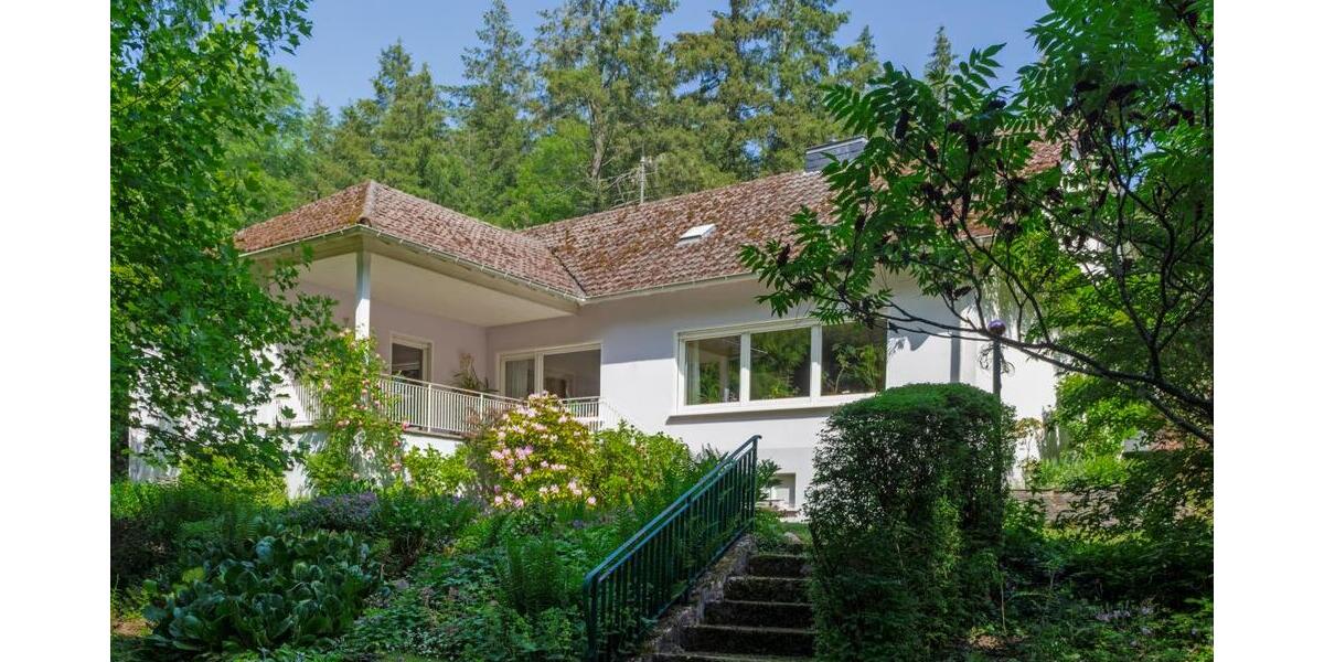 Trier-Feyen - Großzügiges freistehendes Wohnhaus in individueller Lage mit viel Grün - Einfamilienhaus Trier Feyen-Weismark | Angebot:26724859