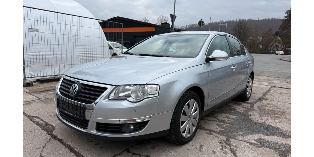 VW Passat 175.600 km 2.690 &euro; Höxter 37671