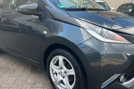 Toyota Aygo (X) 94.000 km 5.999 € Berlin 13581