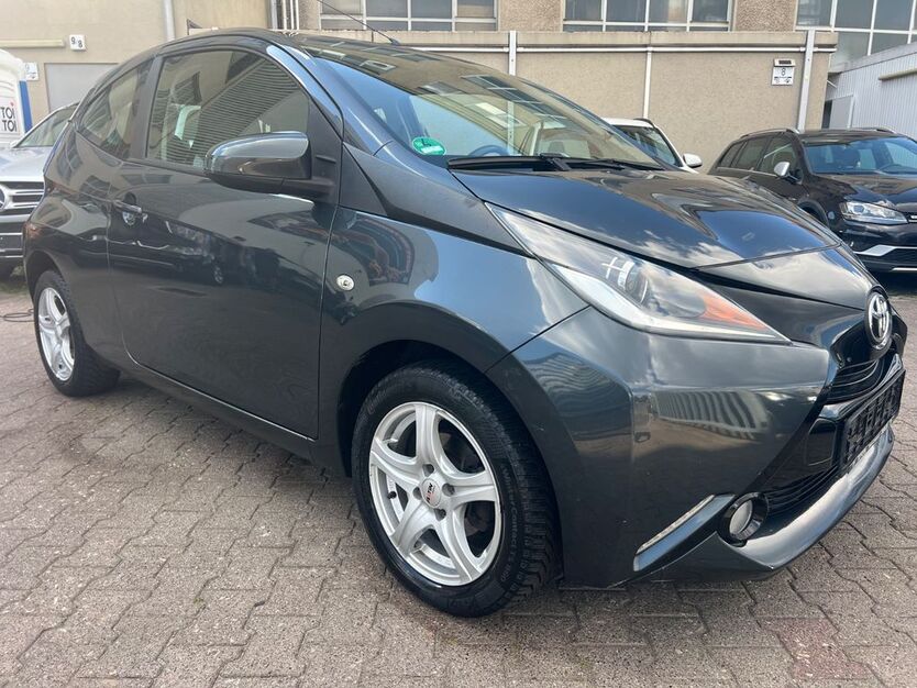 Toyota Aygo (X) 94.000 km 5.999 € Berlin 13581