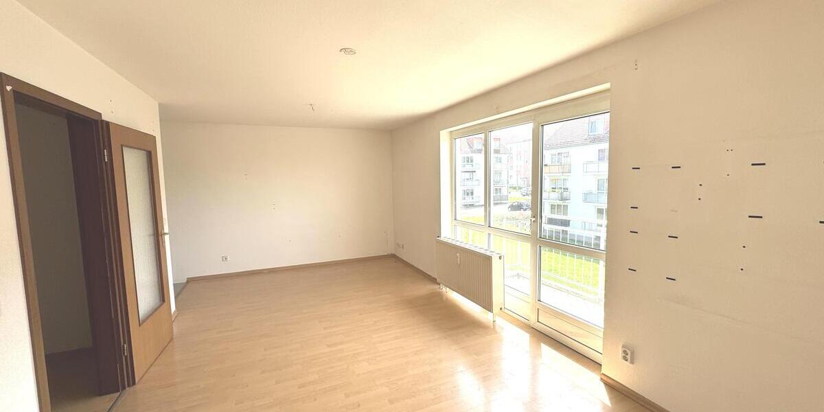 Schöne, helle 1-Raum-Wohnung mit Balkon und Stellplatz! Ideal für Eigennutzer! - Etagenwohnung Hainichen | Angebot:26477772