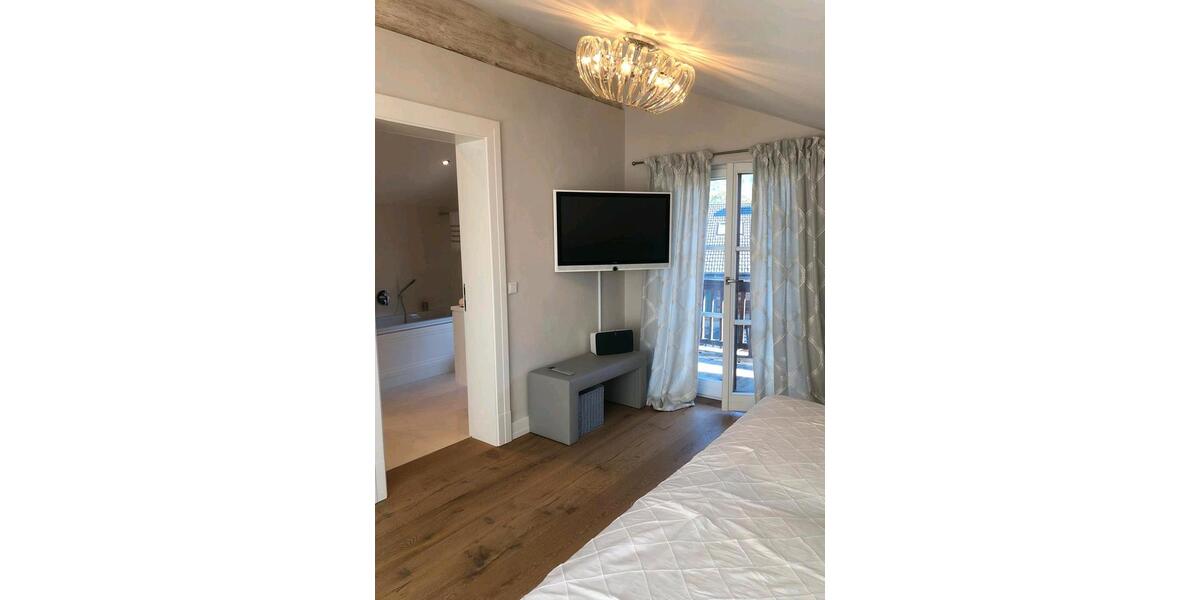 Dachgeschoßwohnung Gmund am Tegernsee - 3 Zimmer, 110 m&sup2;, 2.500.000&euro; | Angebot:23274225