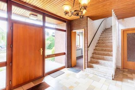 Haus Hollenstedt - 9 Zimmer, 200 m&sup2;, 2.400&euro; | Angebot:26417053