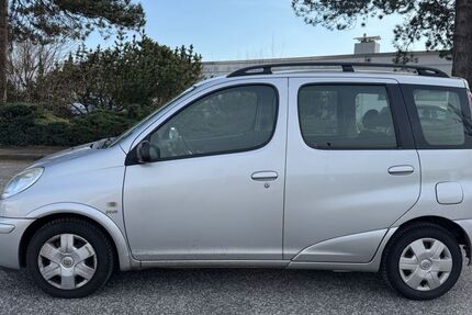 Toyota Yaris 134.257 km 2.590 &euro; Barsbüttel 22885