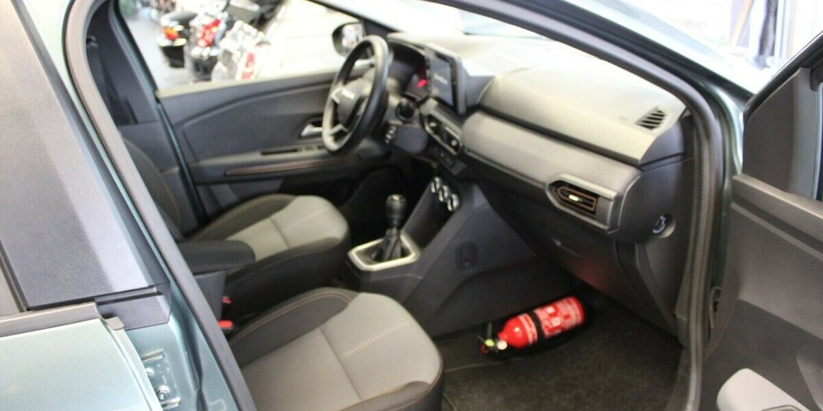 Dacia Jogger TCe 110 Extrem - 7-Sitzer- 24.344 km 18.980 &euro; Euskirchen 53881