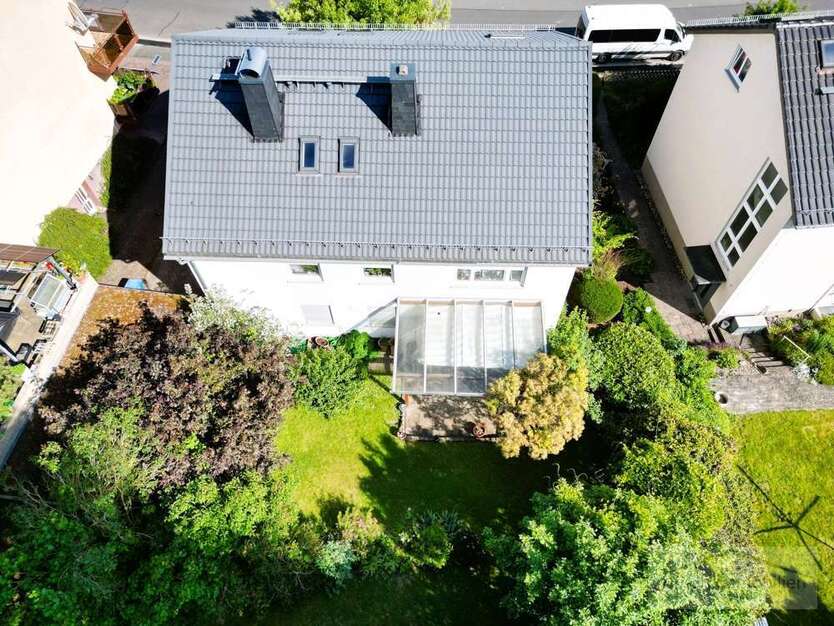 Haus zum Kaufen in Taunusstein Hahn 692.000 € 293 m²