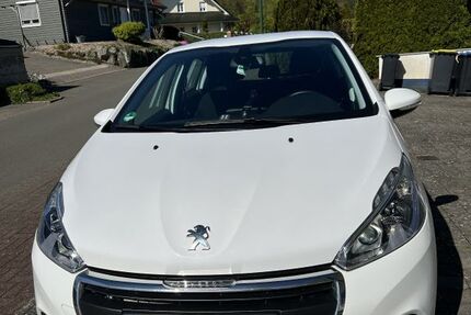 Peugeot 208 59.000 km 9.900 &euro; Gladenbach 35075