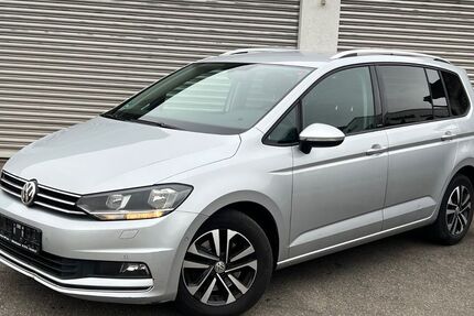 VW Touran 218.122 km 15.950 &euro; Hildrizhausen /Stuttgart 71157
