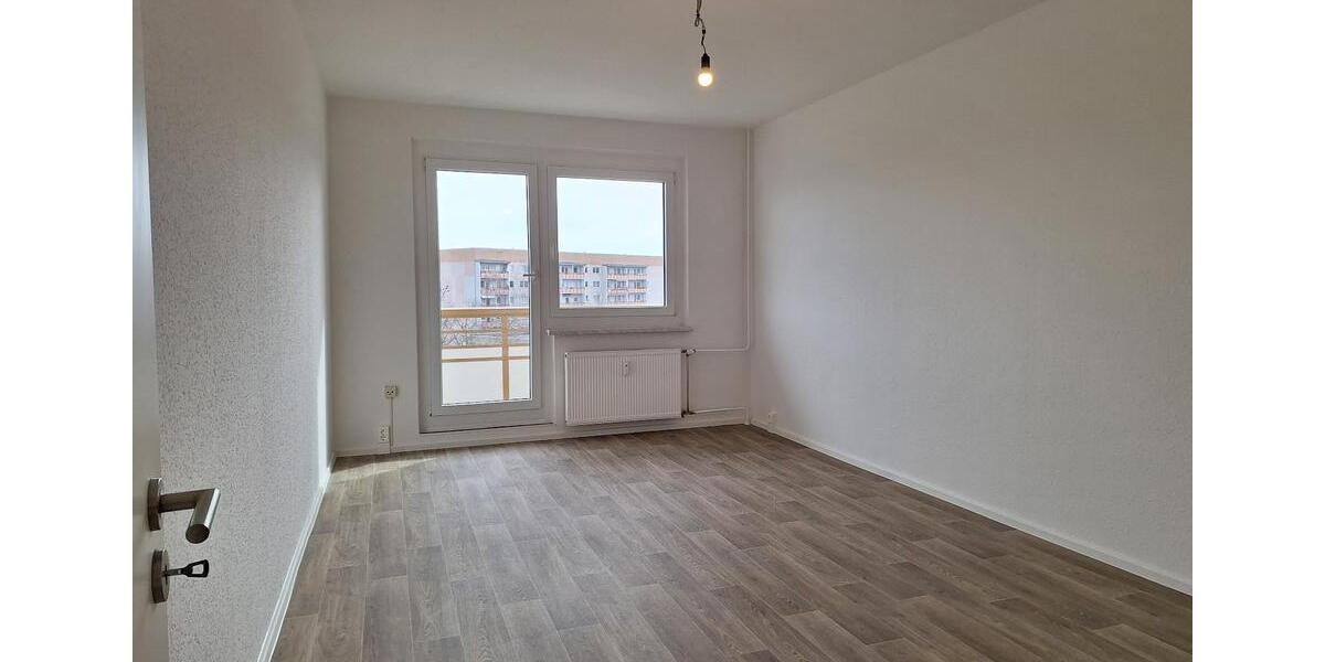 Frisch renoviert 4 Zimmer mit Wannenbad und Balkon 2 NKM geschenkt*! 4 zimmer