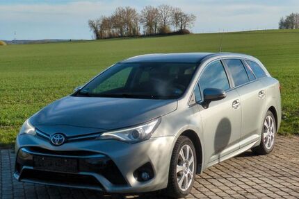 Toyota Avensis 146.000 km 9.950 &euro; Maisach 82216