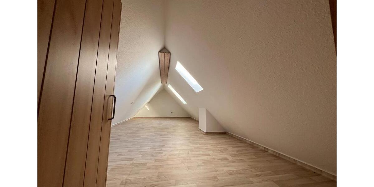 Dachgeschoßwohnung Riesa - 3 Zimmer, 92 m&sup2;, 665&euro; | Angebot:26661289