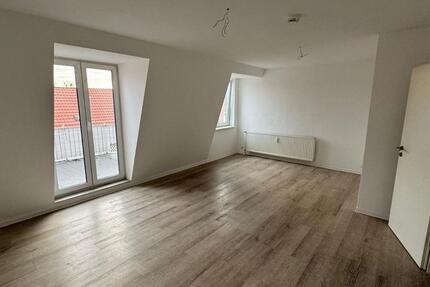 Charmante Dachgeschosswohnung, EBK, großer Balkon, ruhige Lage 1 zimmer