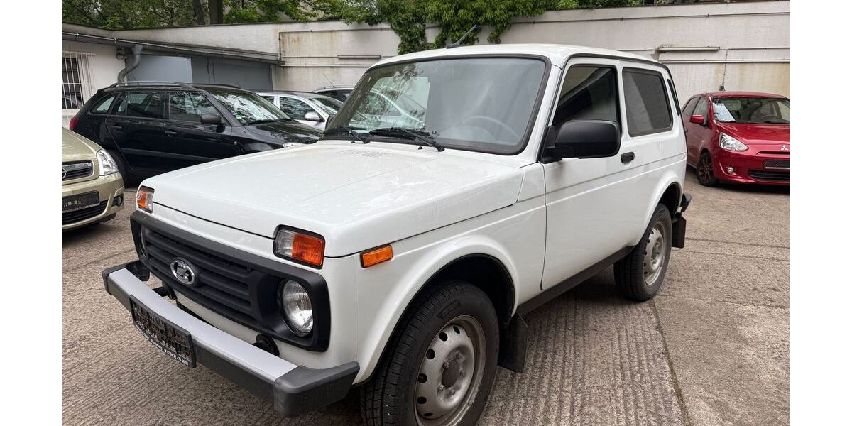 Lada Niva 10.334 km 14.500 &euro; Berlin 10247
