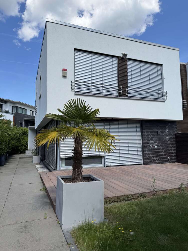 Haus zum Kaufen in Meerbusch 1.450.000 € 185.39 m²
