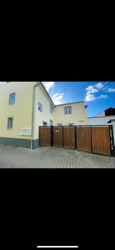 Mehrfamilienhaus, 3 Etagem, 8 Zimmer, 2 Küchen, 3 BadeZimmer!
