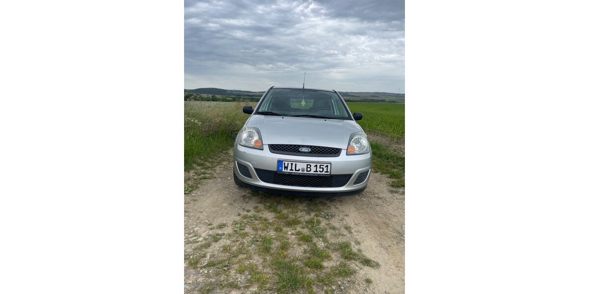 Ford Fiesta 150.000 km 1.950 &euro; Dhronecken 54426