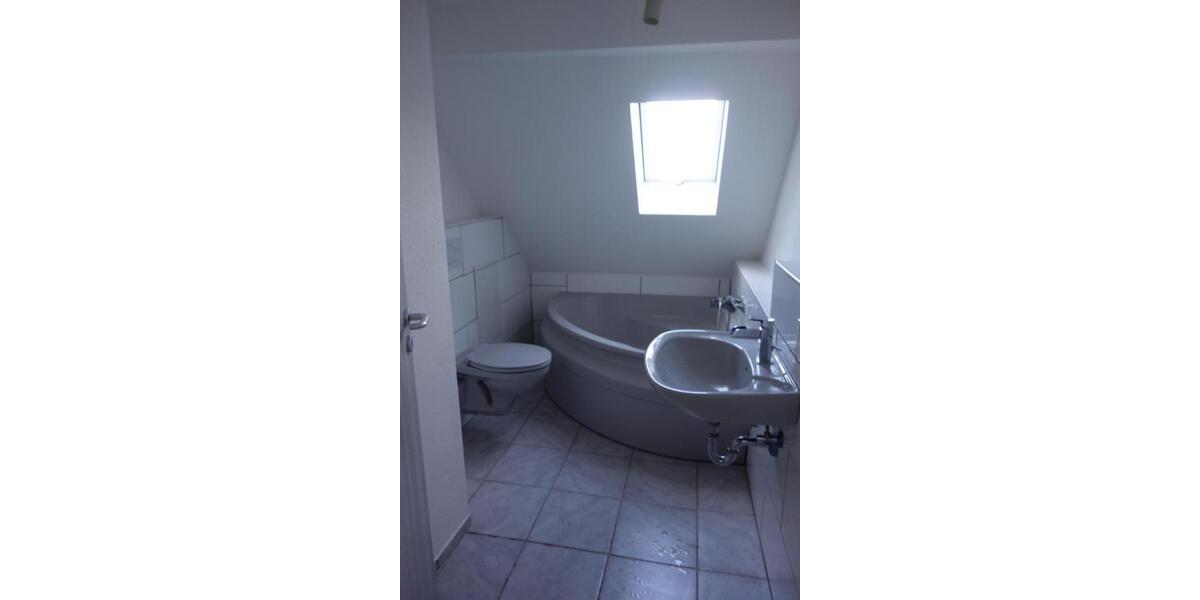 Schöne Wohnung im DG eines MFH zu verkaufen 2 zimmer