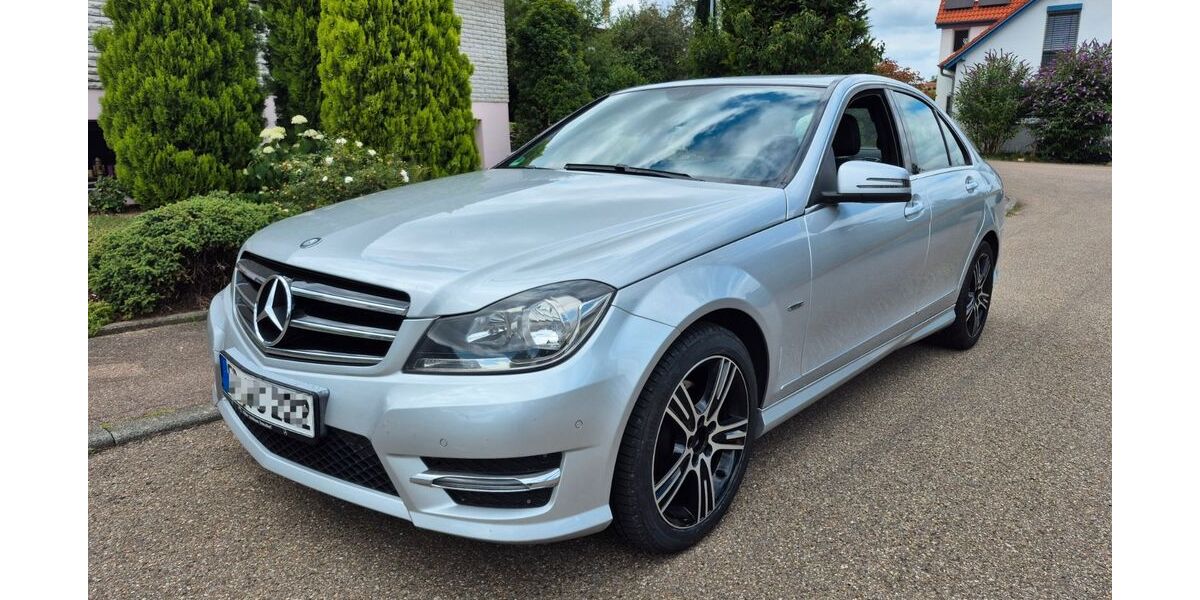 Mercedes-Benz 220 143.621 km 13.900 &euro; Schlat 73114