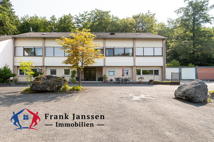 OG Eigentumswohnung mit Garage in ehemaligem Schulgebäude in Hohenfels-Essingen 1 SchlafZimmer