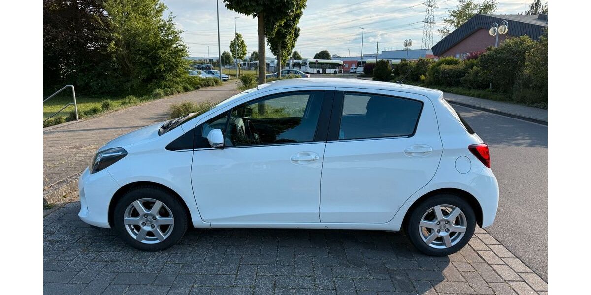 Toyota Yaris 58.592 km 8.800 &euro; Meckenheim 53340