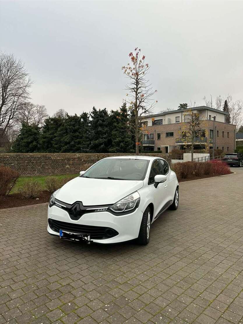 Renault Clio 99.000 km 7.600 € Köln 50670